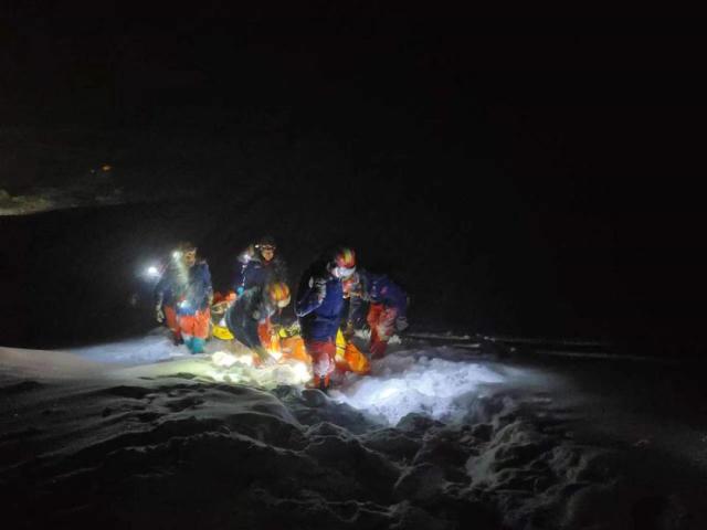 西藏林芝雪崩事故已致20人遇难(图8) 西藏林芝雪崩事故已致20人遇难(图8)