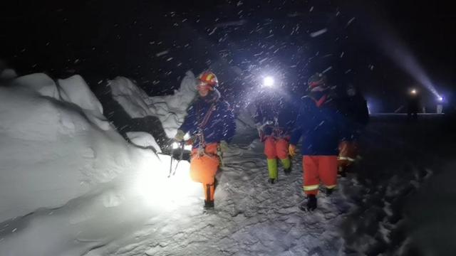 西藏林芝雪崩事故已致20人遇难(图6) 西藏林芝雪崩事故已致20人遇难(图6)