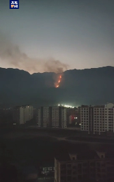 江西九江庐山市石门涧山体发生森林火灾(图4)
