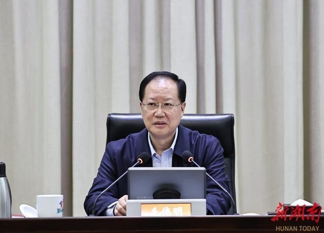 点击查看大图 湖南永州发生持续山火 省长紧急部署(图1)