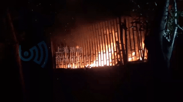 上海市徐汇区一住宅楼发生火灾 致2死(图2) 上海市徐汇区一住宅楼发生火灾 致2死(图2)