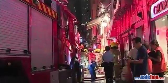 香港中环歌赋街一大厦单位起火 致1死3伤(图1) 香港中环歌赋街一大厦单位起火 致1死3伤(图1)