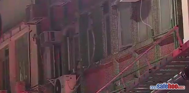 香港中环歌赋街一大厦单位起火 致1死3伤(图3) 香港中环歌赋街一大厦单位起火 致1死3伤(图3)
