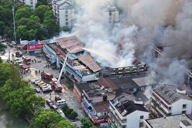 宁波海曙望童路建筑火灾 救援高效无被困人员(图1) 宁波海曙望童路建筑火灾 救援高效无被困人员(图1)